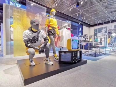 سلسلة الأحذية والملابس